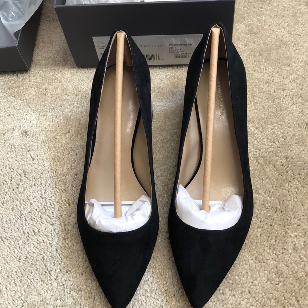 Ann Taylor pumps size 7
